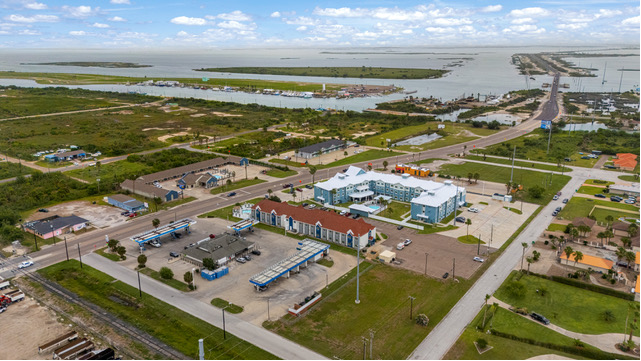 More Photos Of 355 E Goodnight Ave, Aransas Pass Hotel For Sale