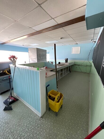 More Photos Of 1000-1010 Broadview Blvd, Brackenridge Freestanding For Sale