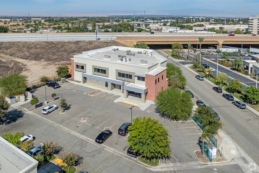 More Photos Of 5000 Commerce Dr, Bakersfield Medical For Sale
