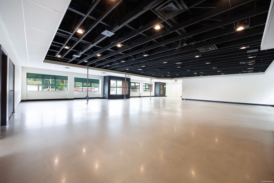 More Photos Of 3242 Westwood St, Port Coquitlam Storefront Retail Office For Lease