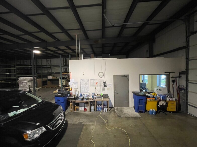 More Photos Of 2840 Mitthoeffer Pl, Indianapolis Warehouse For Sale