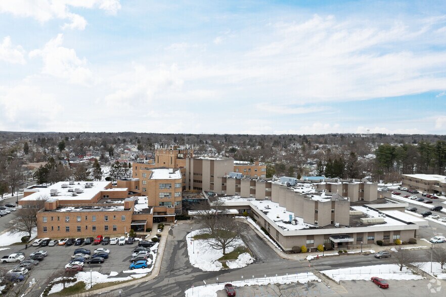 More Photos Of 624 McClellan St, Schenectady Medical For Lease