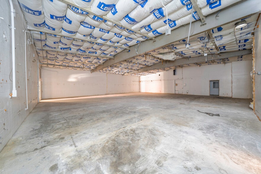 More Photos Of 6943 Eton Ave, Canoga Park Manufacturing For Lease