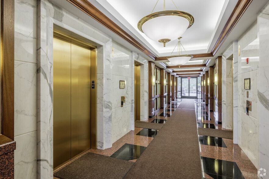 More Photos Of 1 Jefferson Rd, Parsippany Office For Sale