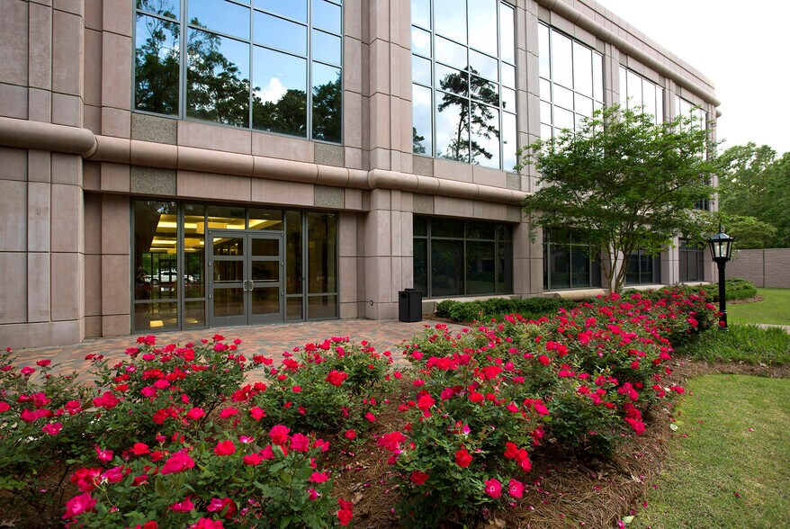 More Photos Of Halcyon Summit Dr @ Taylor, Montgomery Unknown For Lease