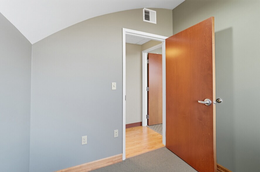 More Photos Of 916-920 W Market St, Lima Medical For Lease