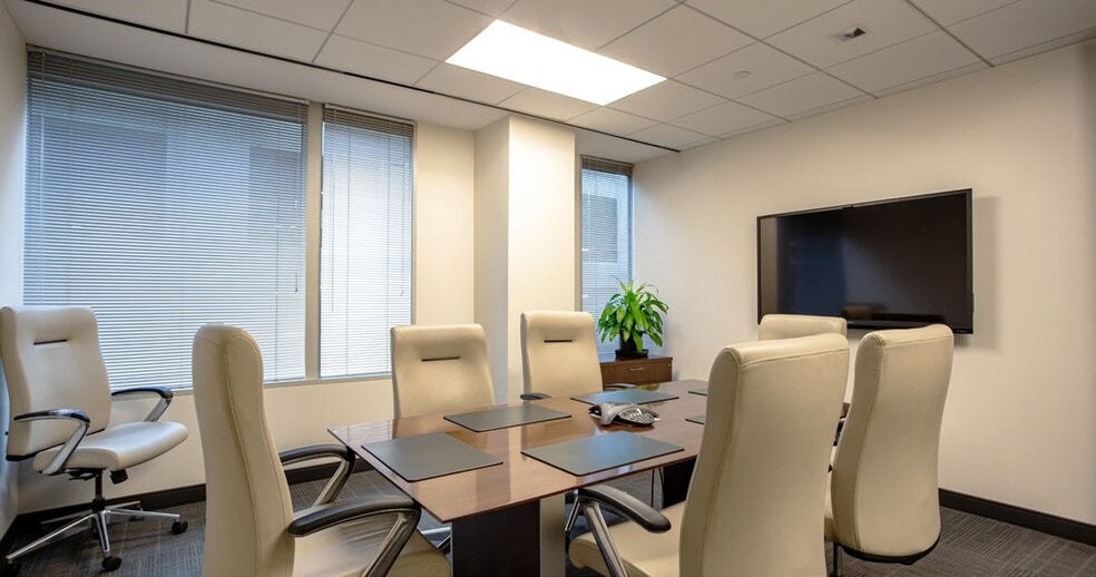 More Photos Of 6250 N River Rd, Rosemont Office For Lease