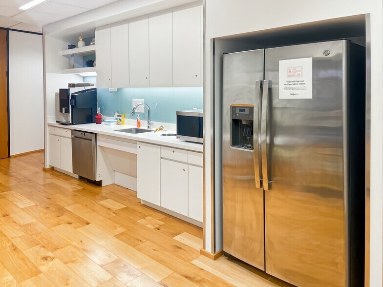 More Photos Of 16225 Park Ten Pl, Houston Coworking Space