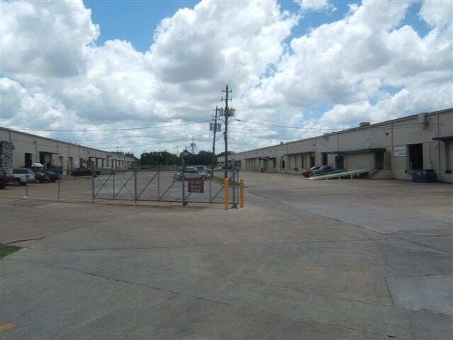 More Photos Of 6000-6018 Griggs Rd, Houston Unknown For Lease