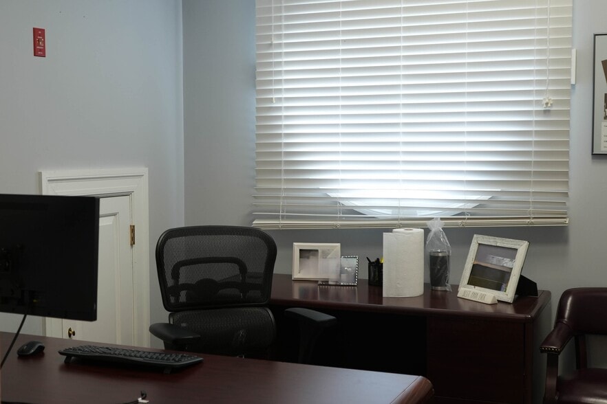 More Photos Of 1 Club Acre Ln, Bedford Office For Lease