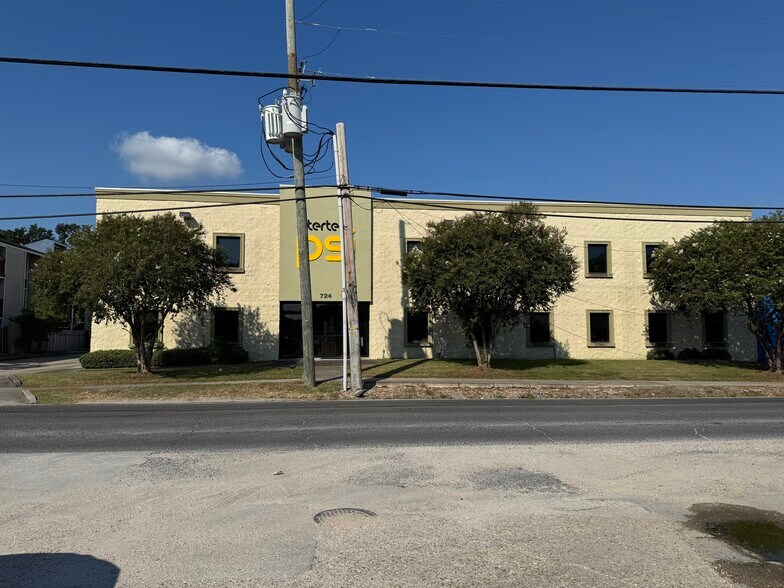 More Photos Of 724 Central Ave, New Orleans Light Distribution For Sale