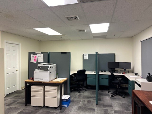 More Photos Of 66-68 Bridge St, Suffield Unknown For Lease