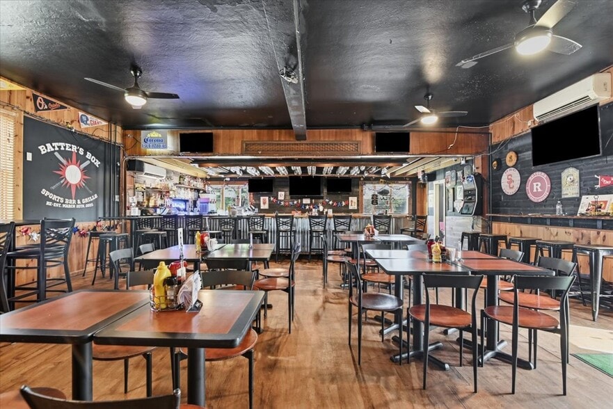 More Photos Of 10 E Lehigh St, Summit Hill Restaurant For Sale