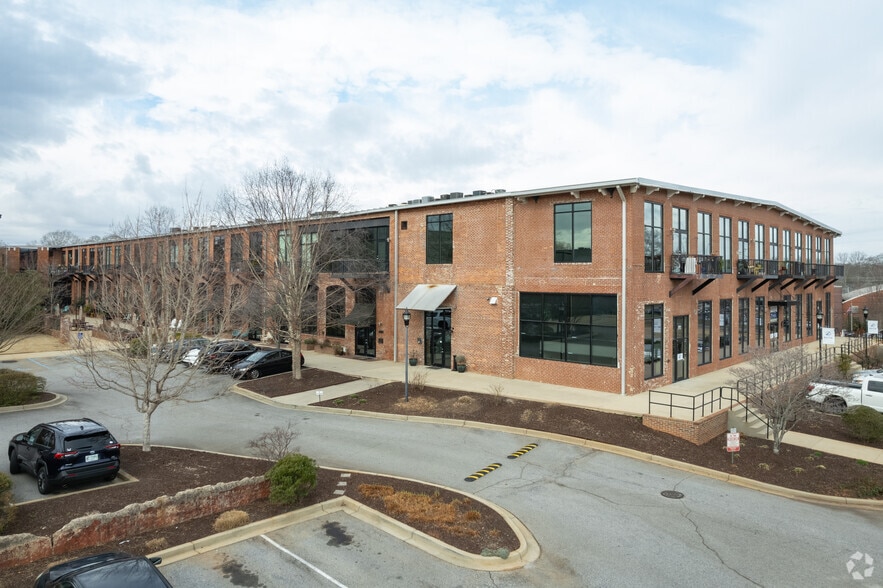 More Photos Of 300 South St, Simpsonville Apartments For Sale
