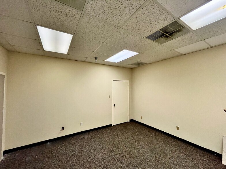 More Photos Of 1712 N Frazier St, Conroe Unknown For Sale