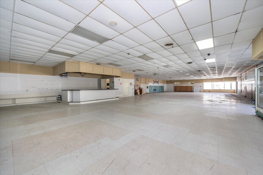 More Photos Of 100 W Main St, Fairfield Freestanding For Sale