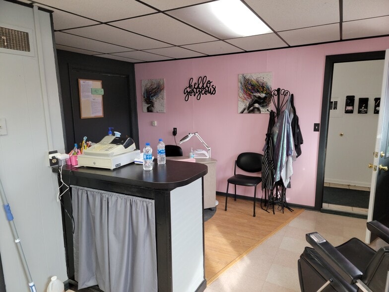 More Photos Of 450 Montana Ave, Lovell Storefront Retail Office For Sale