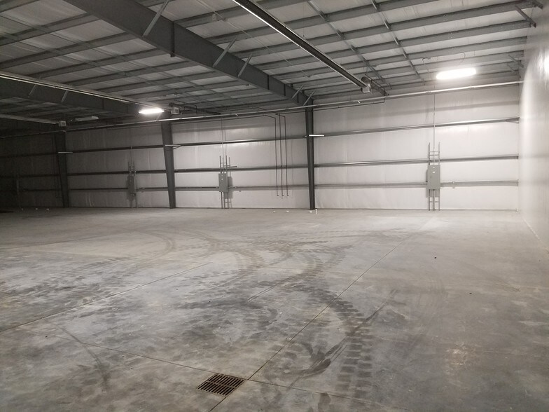 More Photos Of 1925 SW 5th St, Lincoln Warehouse For Lease