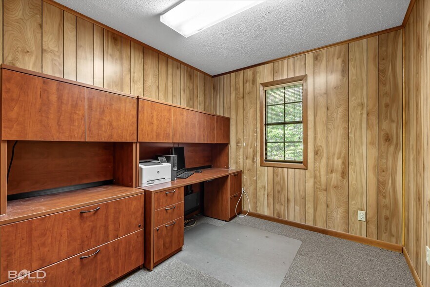 More Photos Of 523 Oxford Rd, Mansfield Office For Sale