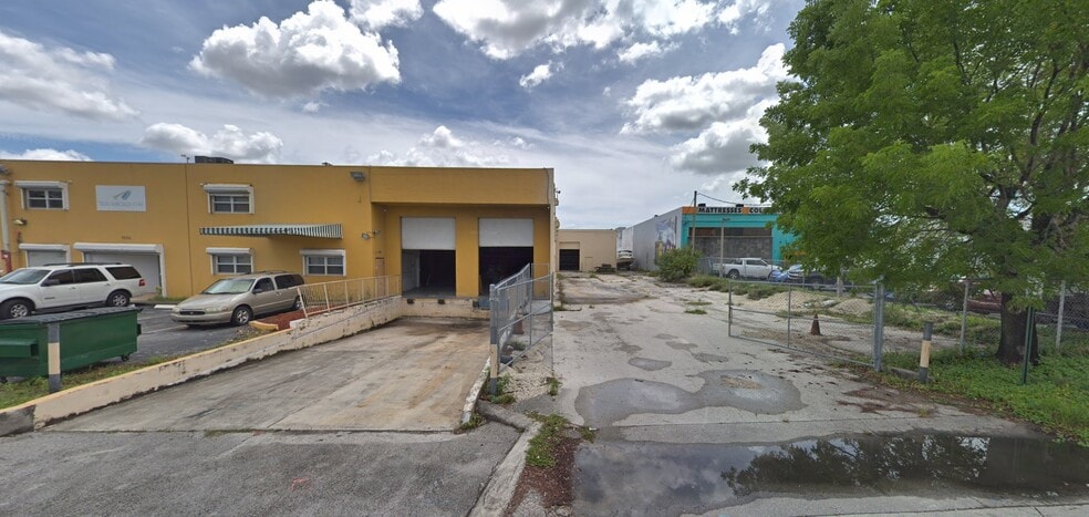 More Photos Of 7525-7575 NW 74th Ave, Medley Manufacturing For Lease