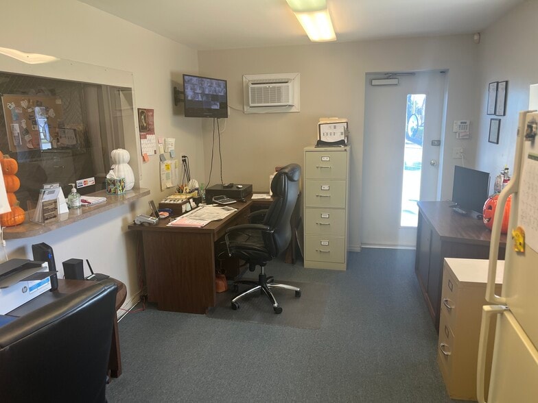 More Photos Of 1350 Lake Washington Rd, Melbourne Specialty For Sale