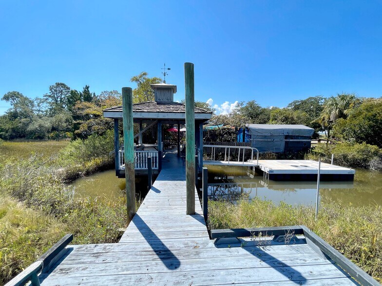 More Photos Of 2111 Sea Island Pky, Saint Helena Island General Retail For Sale