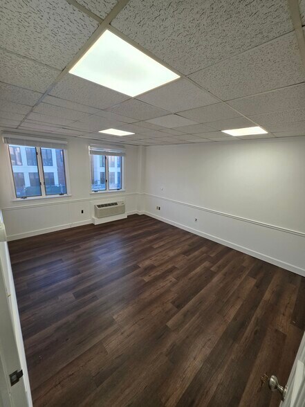 More Photos Of 17 W Jefferson St, Rockville Office For Lease