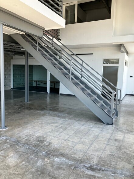 More Photos Of 4052-4058 Del Rey Ave, Marina del Rey Loft Creative Space For Lease