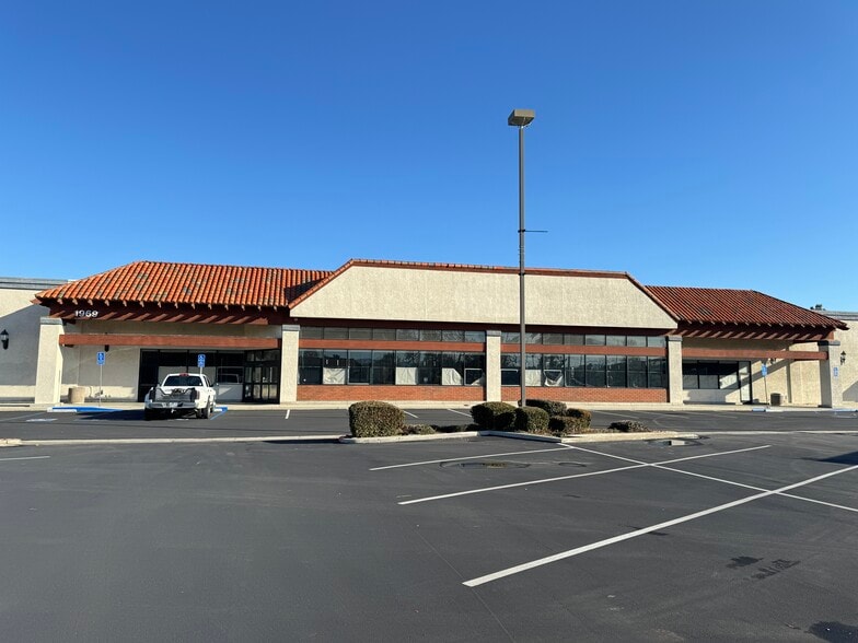 More Photos Of 1915-1989 W Avenue L, Lancaster Unknown For Lease