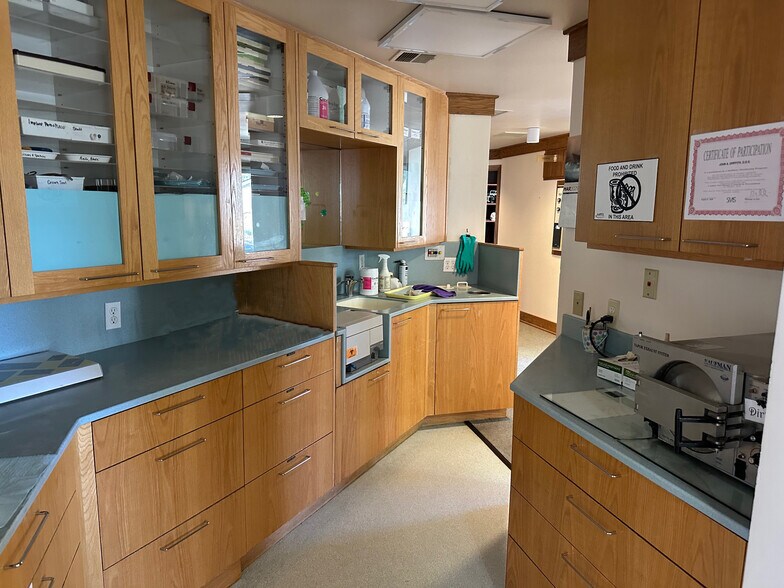 More Photos Of 1415 GRAND Blvd, Vancouver Medical For Sale