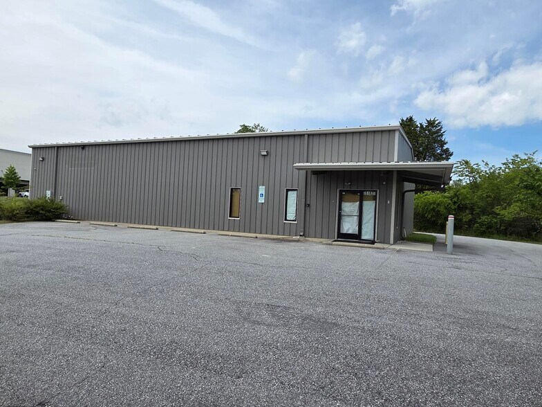 More Photos Of 5182 Boylston Hwy, Mills River General Retail For Lease