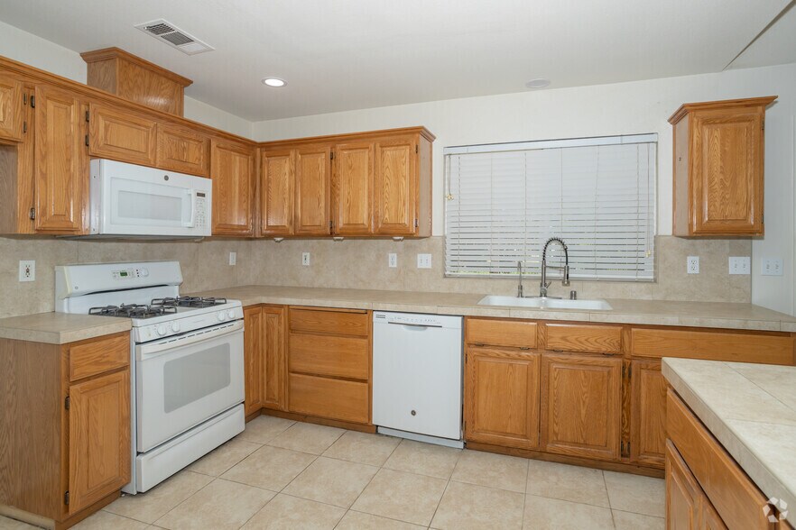 More Photos Of 22615 Silverlode Rd, Palo Cedro Flex For Lease