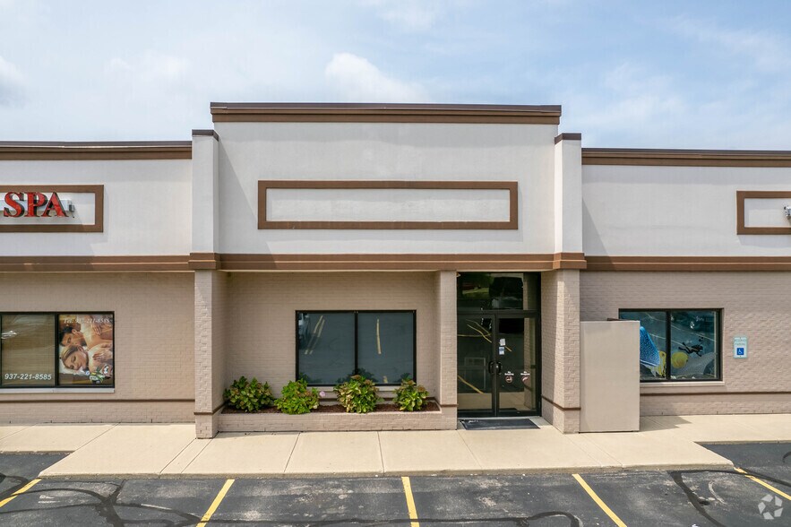 More Photos Of 3331-3371 E Stroop Rd, Dayton Storefront Retail Office For Lease