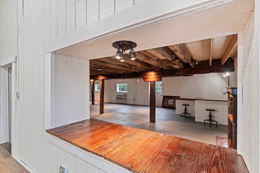 More Photos Of 20704 Ashburn Rd, Ashburn Unknown For Lease