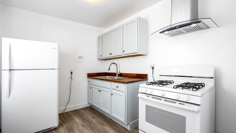 More Photos Of 10974 S Figueroa St, Los Angeles Apartments For Sale