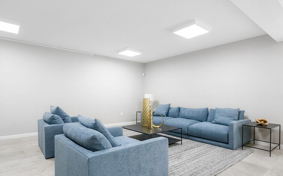 More Photos Of 8600 S Course Dr, Houston Apartments For Sale