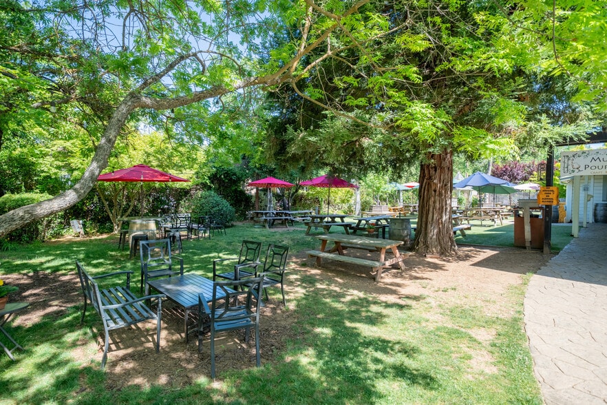 More Photos Of 350 Main St, Murphys Restaurant For Sale