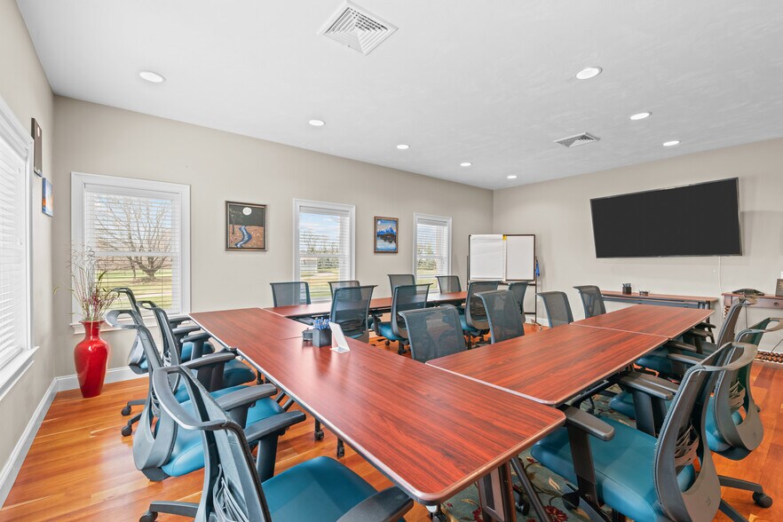 More Photos Of 385 South St, Shrewsbury Office For Sale