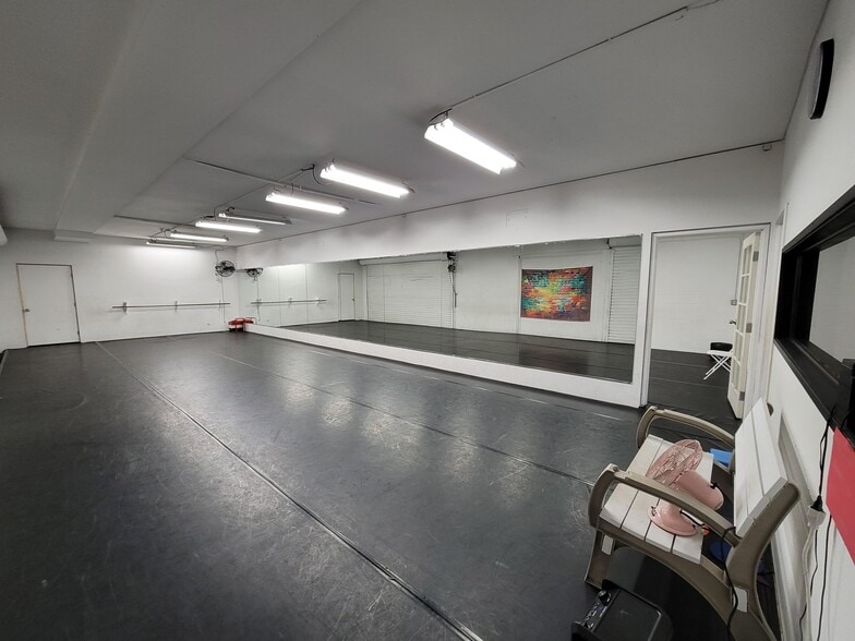 More Photos Of 1221 Cushman Ave, San Diego Service For Lease