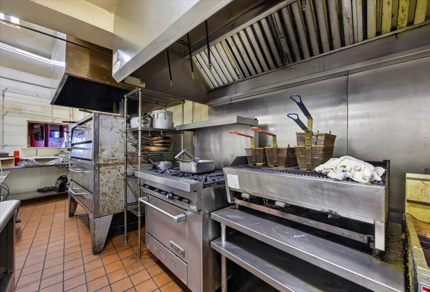 More Photos Of 650-654 S Main St, Wilkes-Barre Bar For Sale