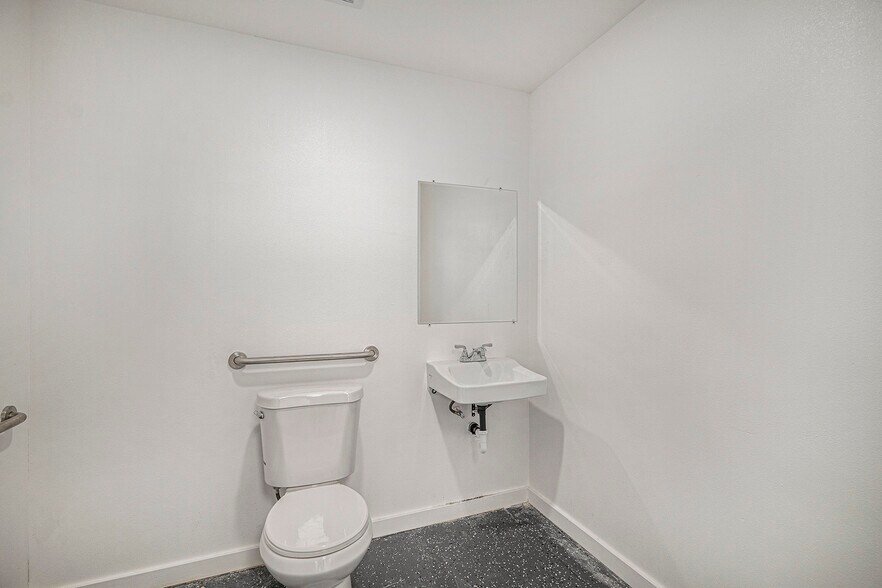 More Photos Of 340 W Hampden Ave, Englewood Freestanding For Lease