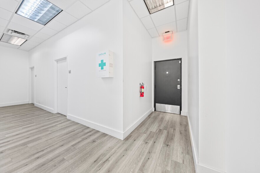 More Photos Of 2500 NW 39th St, Miami Light Distribution For Sale