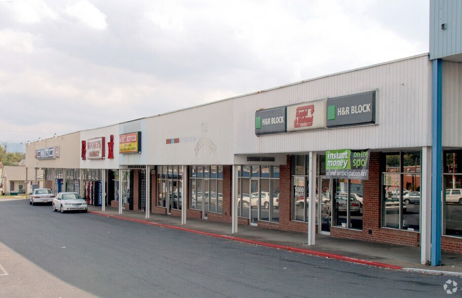 More Photos Of 1103-1115 N Roan St, Johnson City Supermarket For Sale