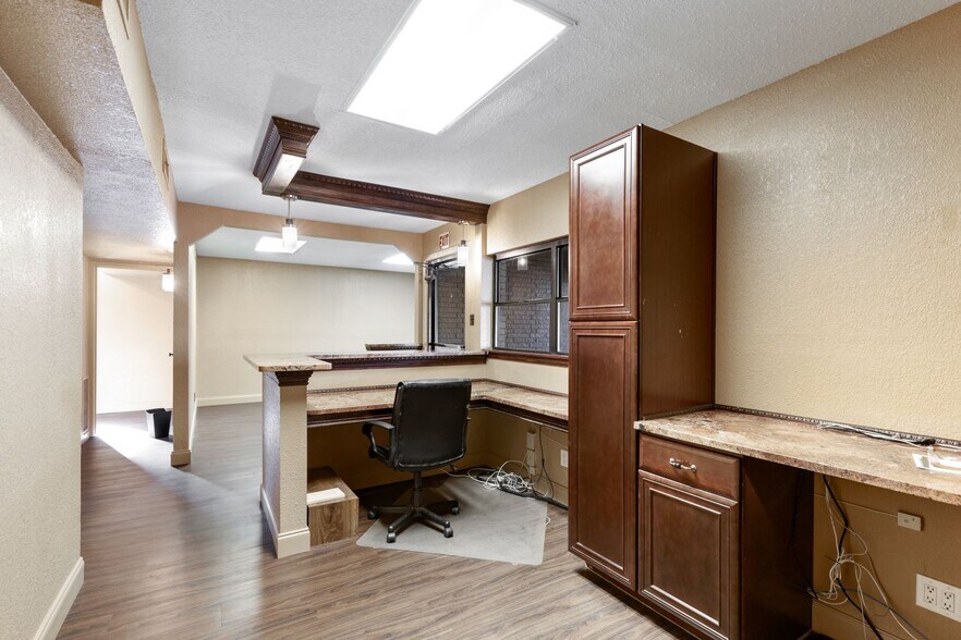 More Photos Of 2003 W Wall St, Midland Office For Lease