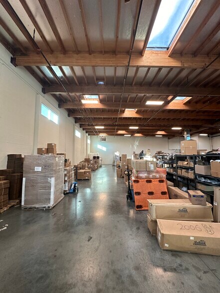 More Photos Of 7655 Kester Ave, Van Nuys Warehouse For Lease