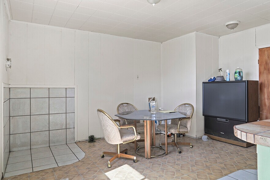 More Photos Of 2660 NW Vine St, Grants Pass Manufacturing For Sale