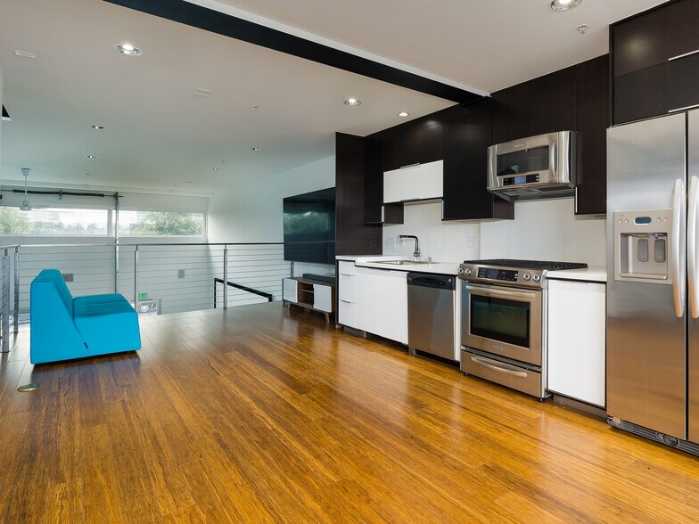 More Photos Of 215-237 California St, El Segundo Loft Creative Space For Sale