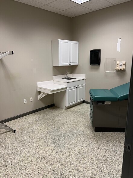 More Photos Of 14 Oak Forest Rd, Bluffton Medical For Lease