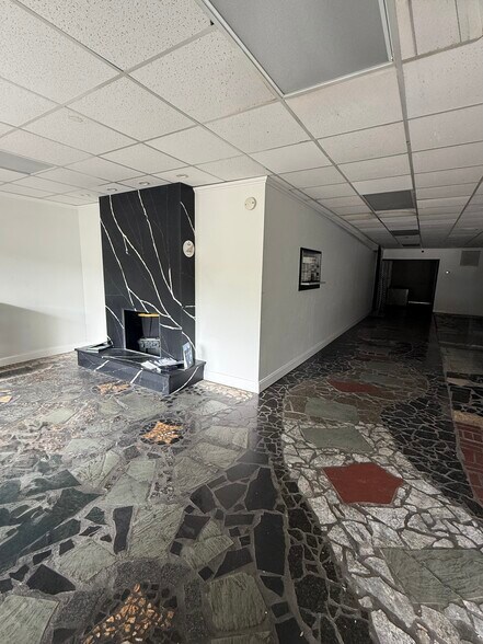 More Photos Of 2785 Capital Cir NE, Tallahassee Freestanding For Lease