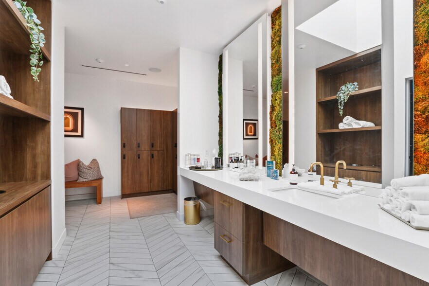 More Photos Of 11826-11828 San Vicente Blvd, Los Angeles Storefront Retail Office For Sale